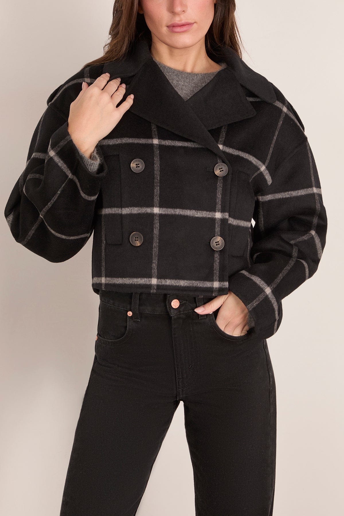 Beran Coat in Noir/Blanc - Image 3