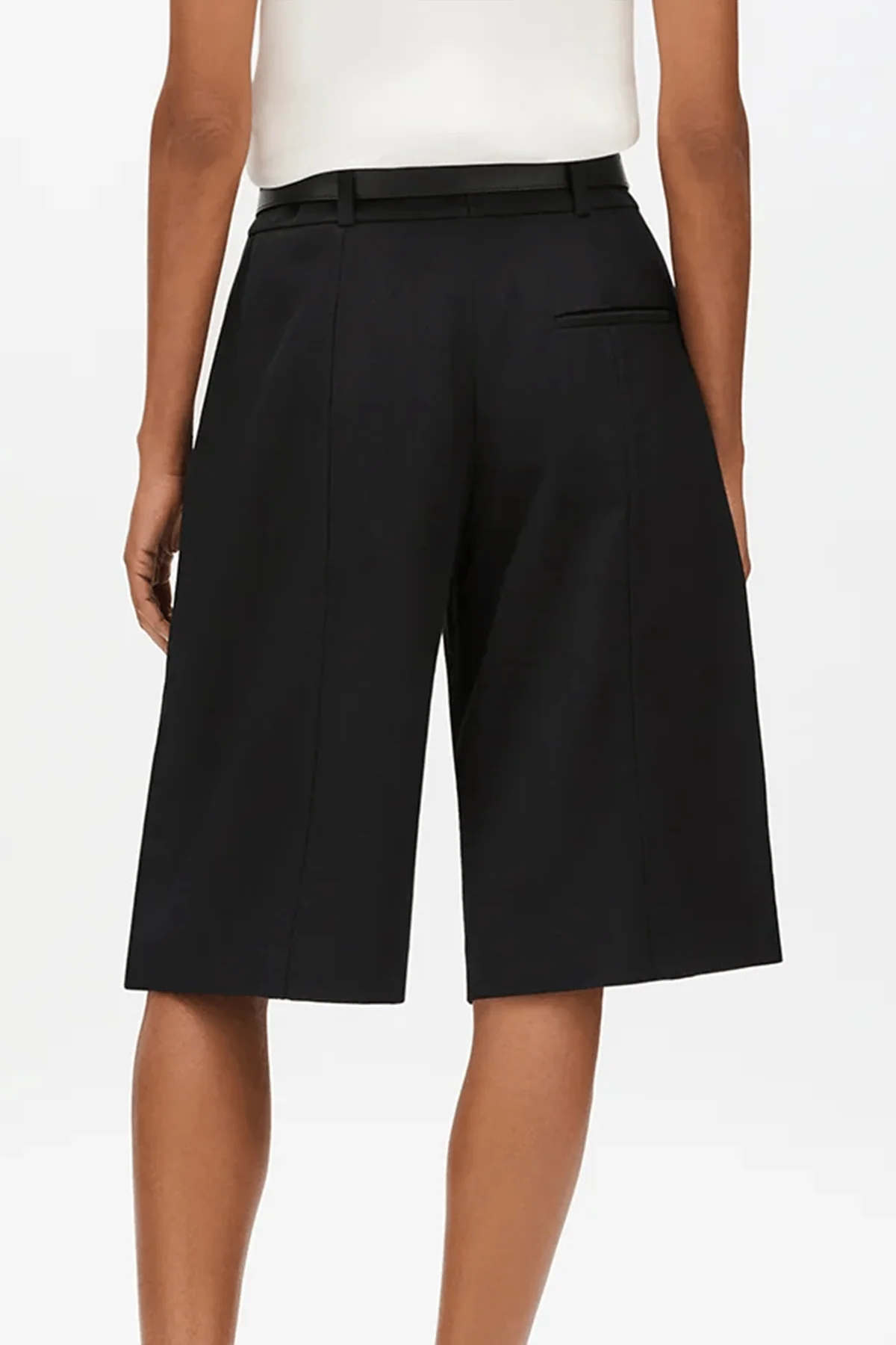 Bermuda Short in Black - Image 4