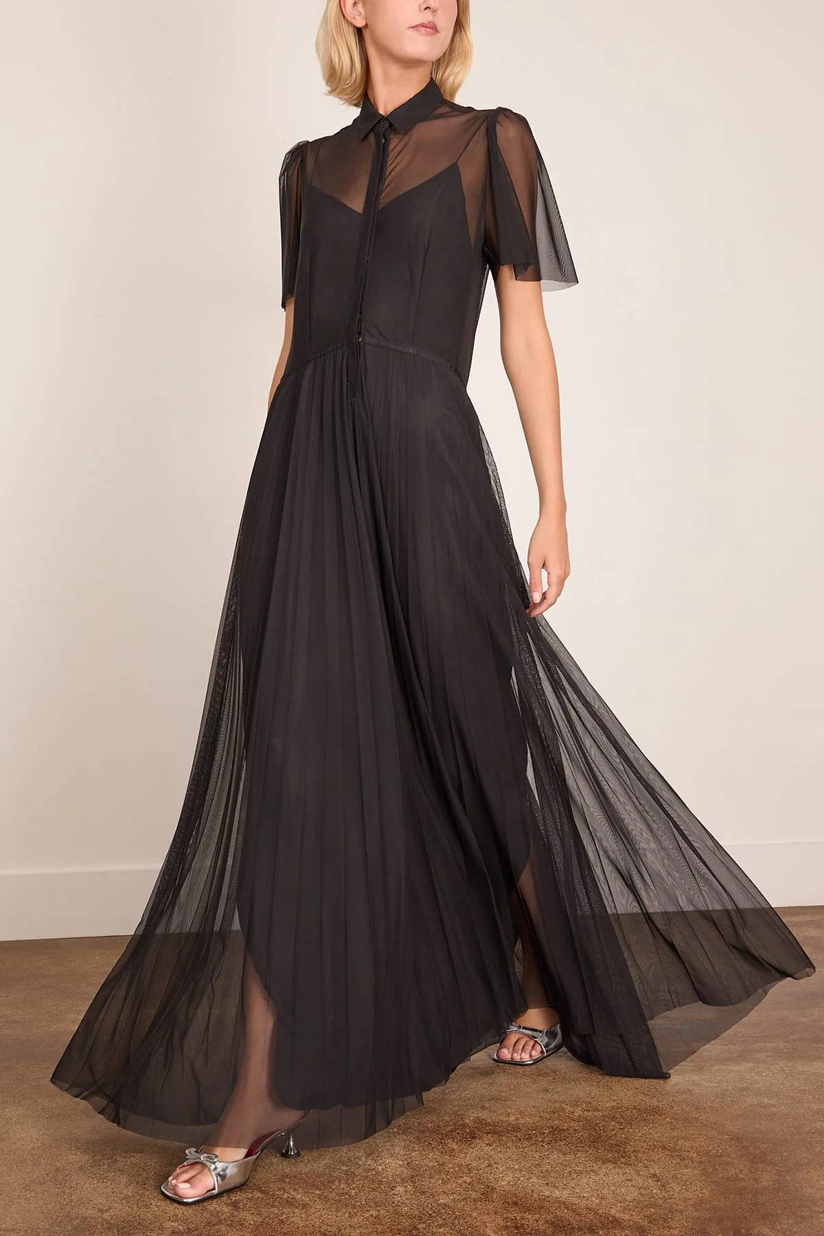 Chic Tulle Plisse Dress in Noir - Image 3