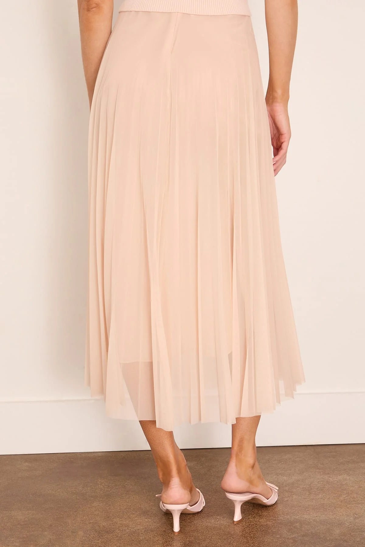 Chic Tulle Plisse Midi Skirt in Nude - Image 4