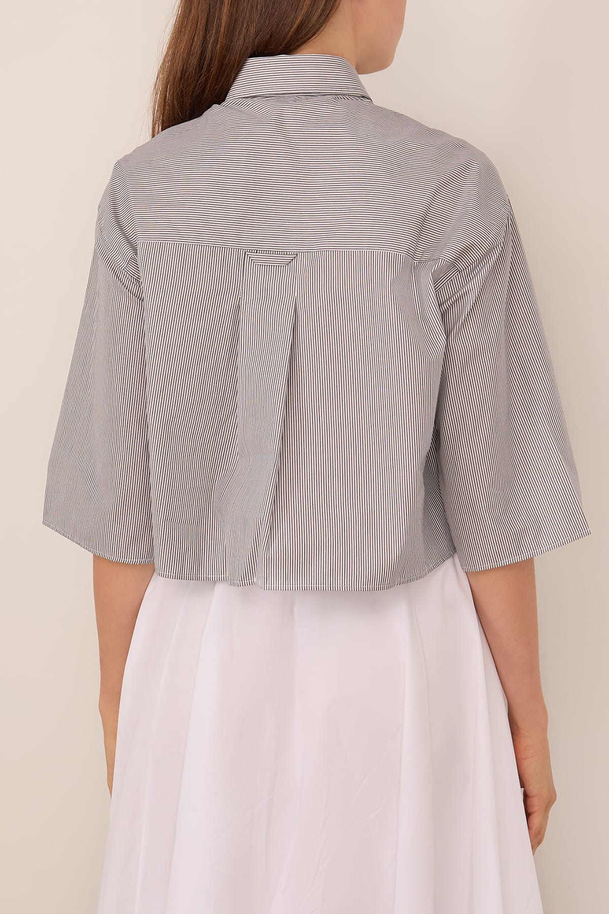 Cropped Short Sleeve Shirt in Pinstripe Black/White - Image 4