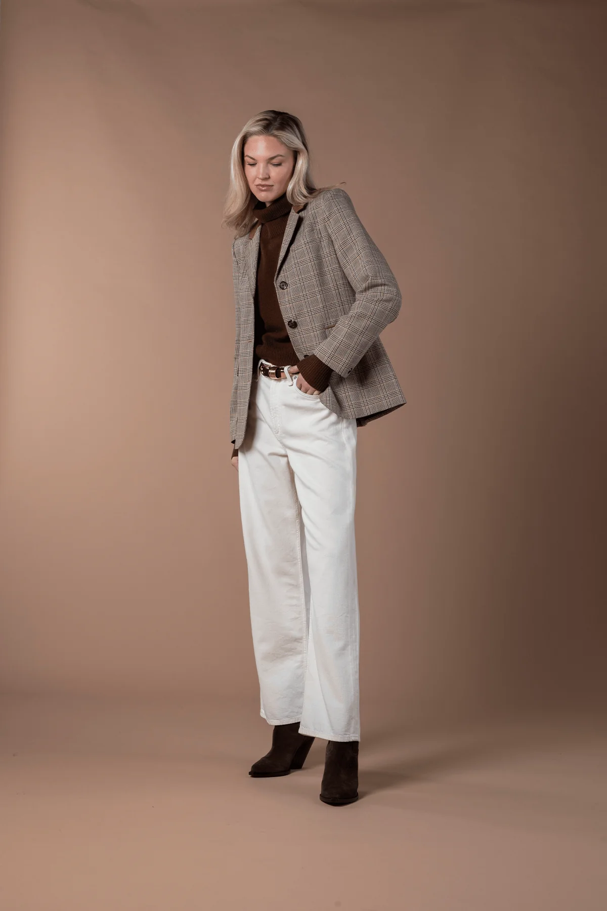 Featherweight Logan Jean in Ecru - Image 5