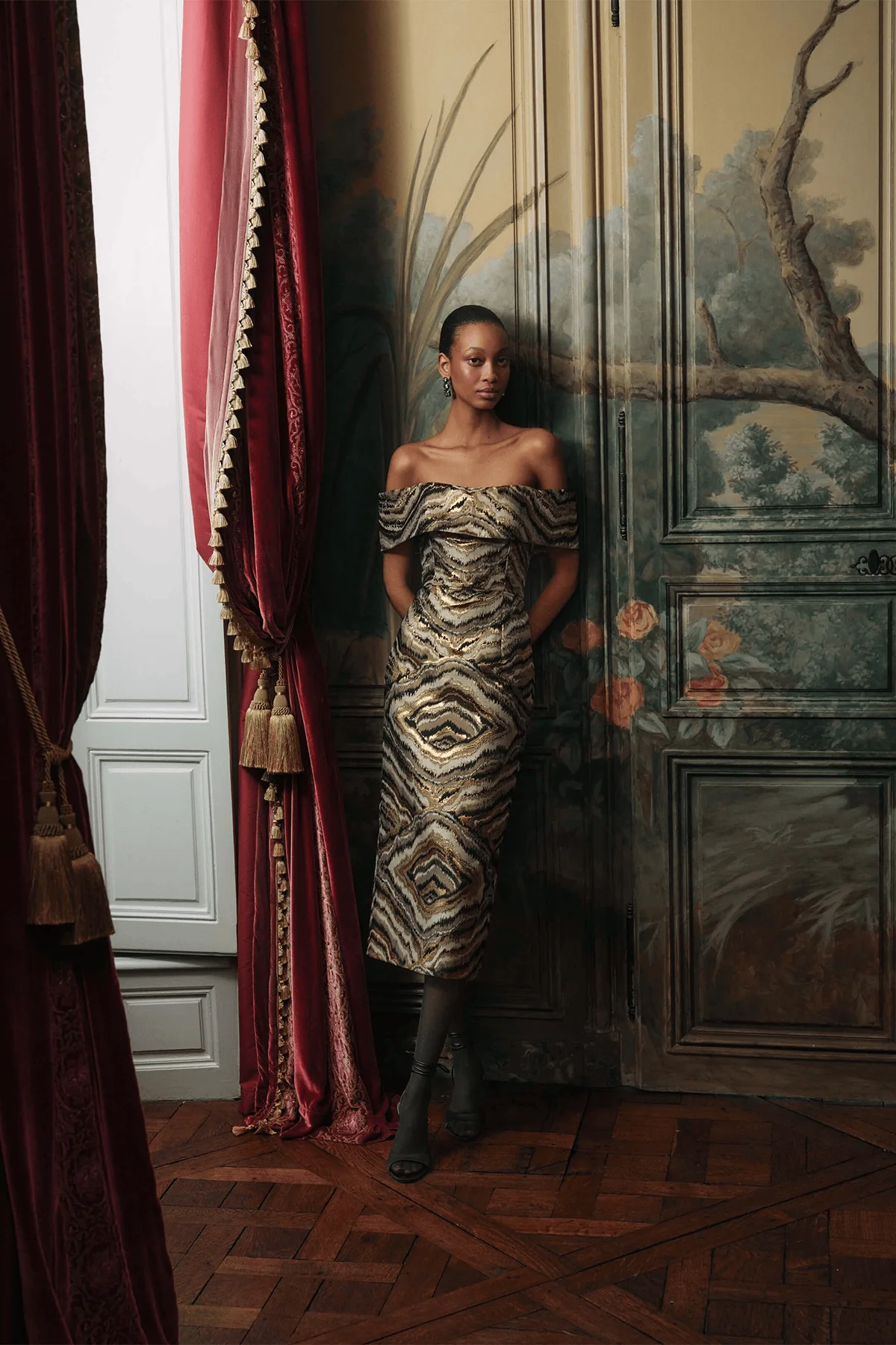 Gloria Jacquard Off The Shoulder Midi Dress in Metallic Woodgrain - Image 5