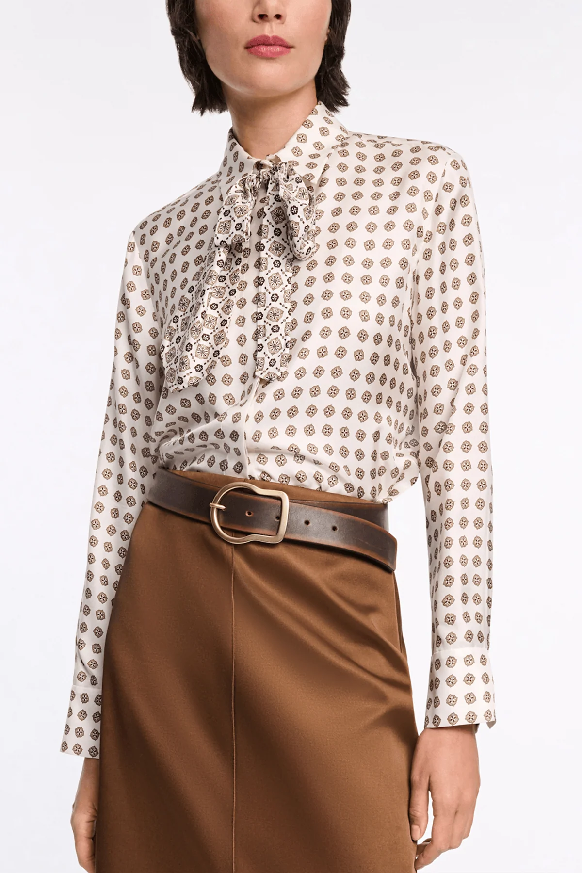 Graphic Dreams Blouse in Creme Mini Tie - Image 3