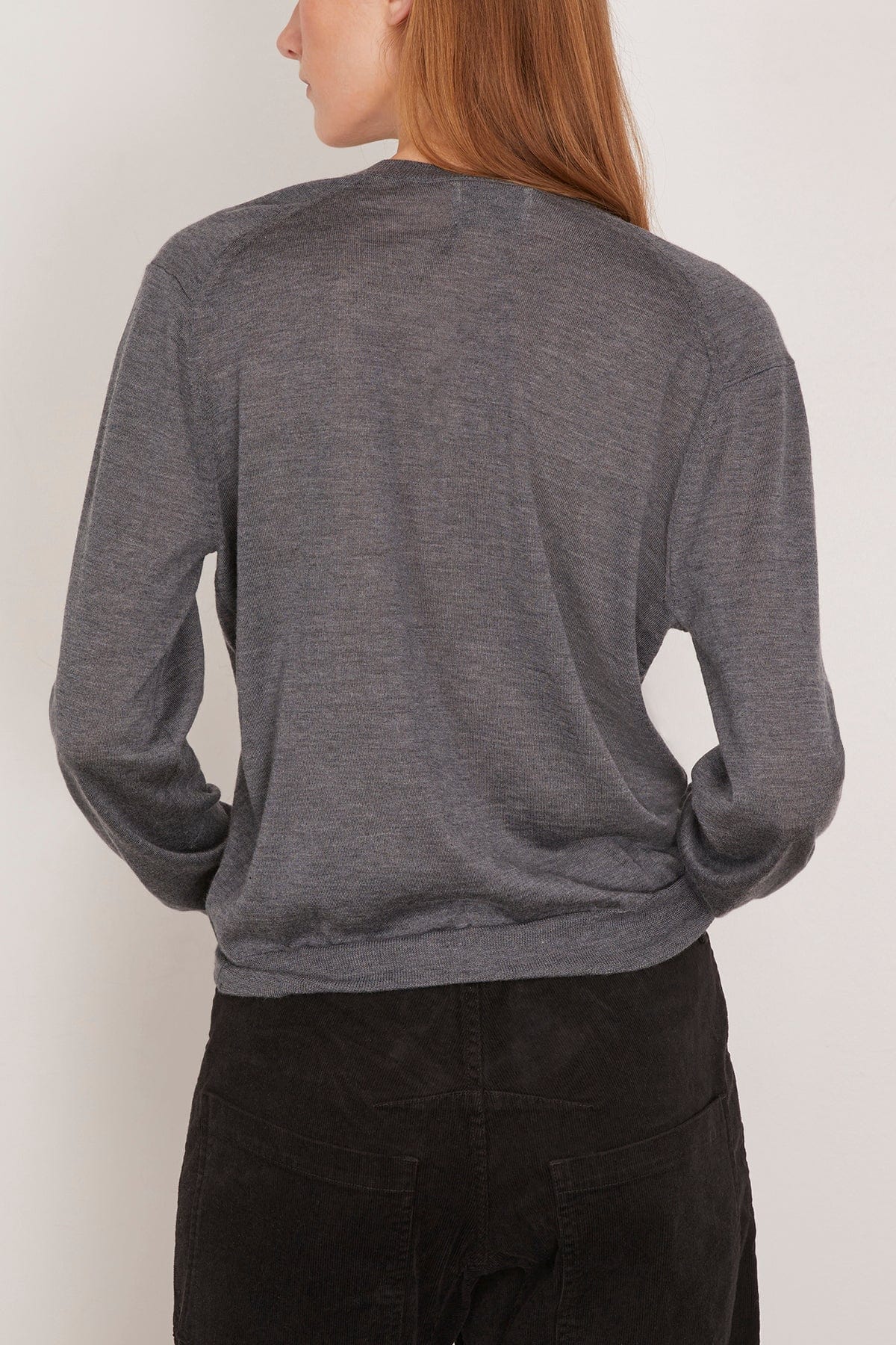 Julio V Neck Fine Knit Sweater in Anthracite Melange - Image 4