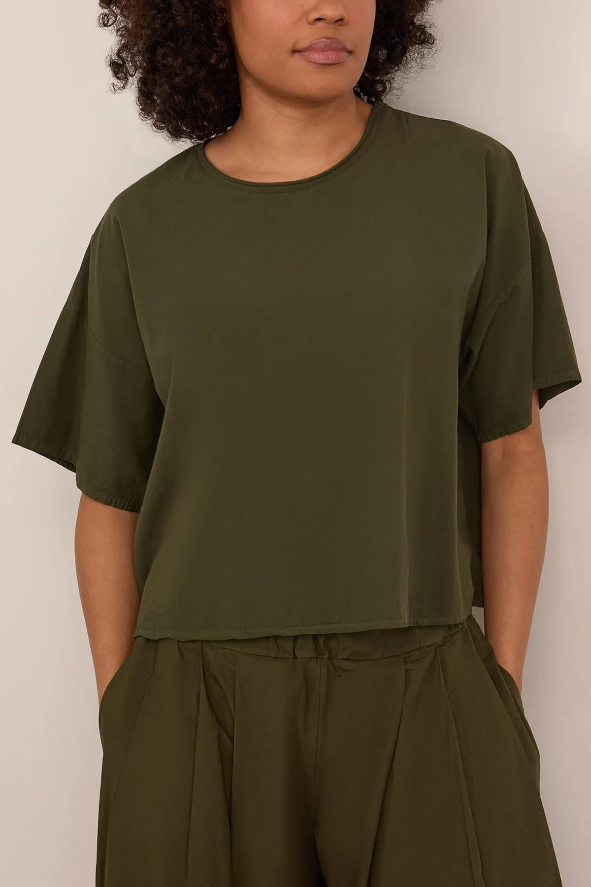 Maglia Frida Light in Olive - Image 3