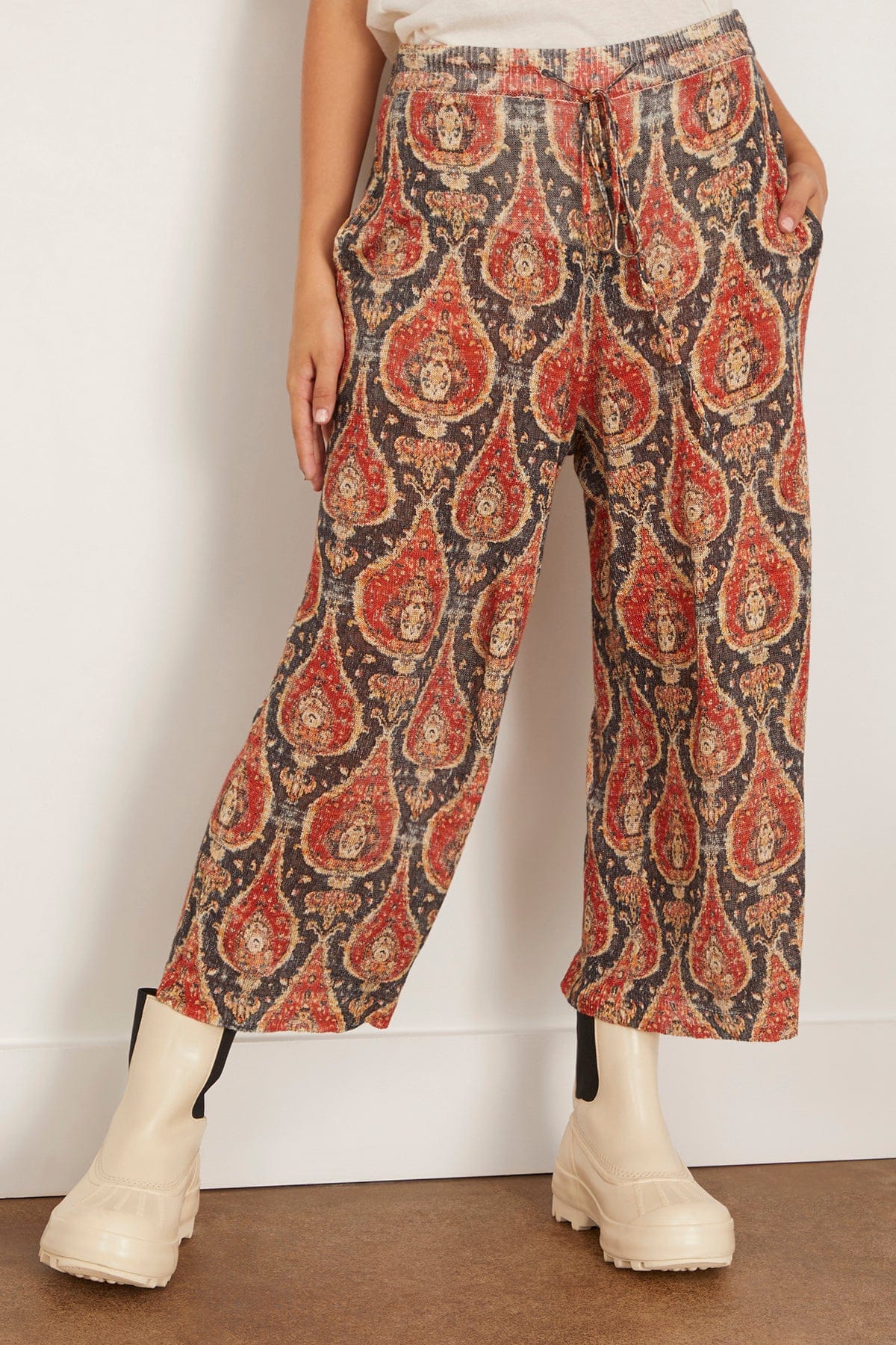 Printed Cropped Wide Leg Sweater Pants in Black/Red Multicolor - Image 3