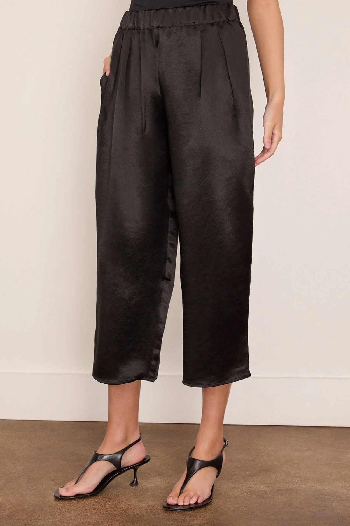 Pull On Wide Leg Crop Pant in Black - Image 3