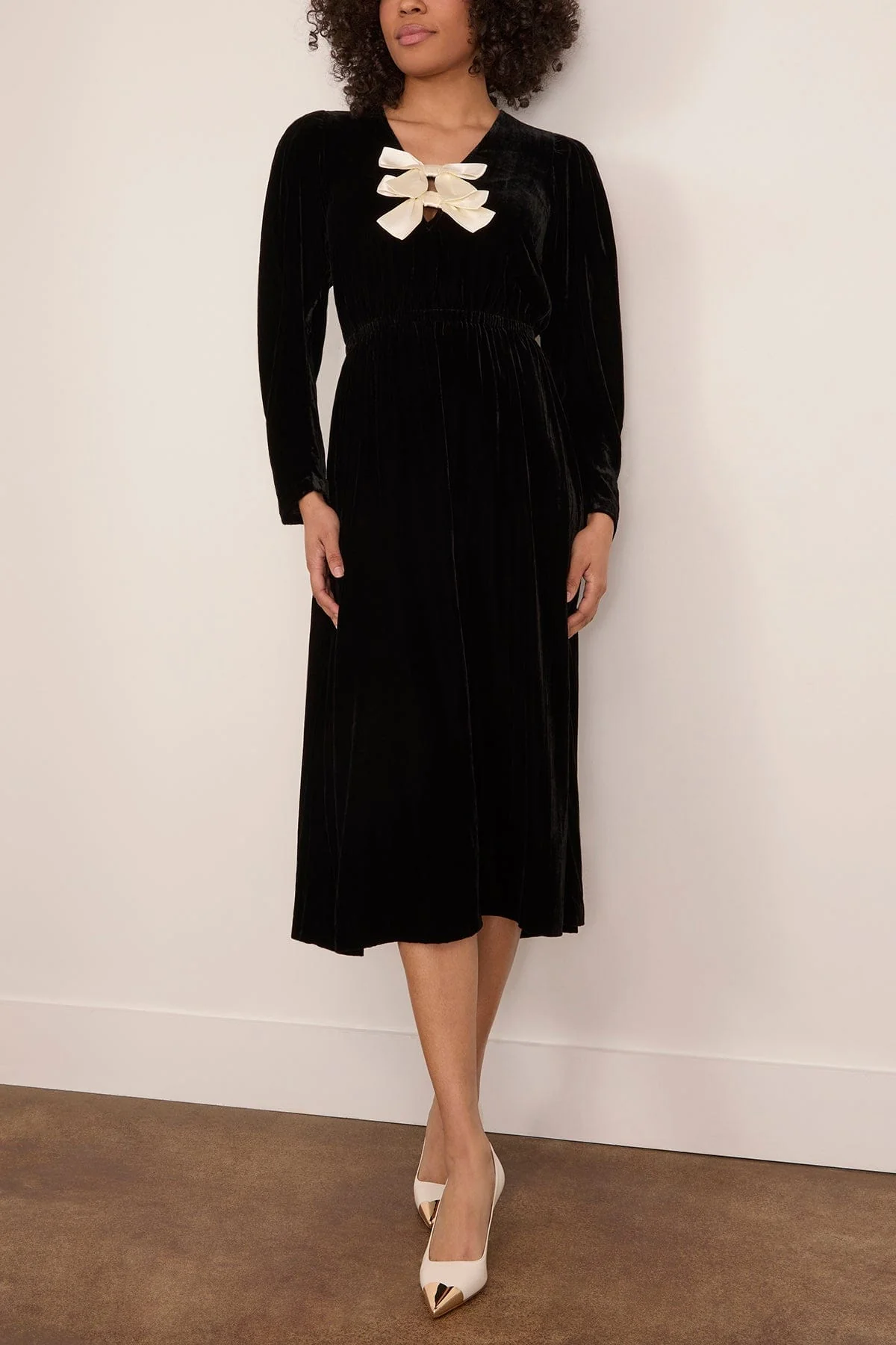 Seraphine Velvet Long Sleeve Midi Dress in Black - Image 3