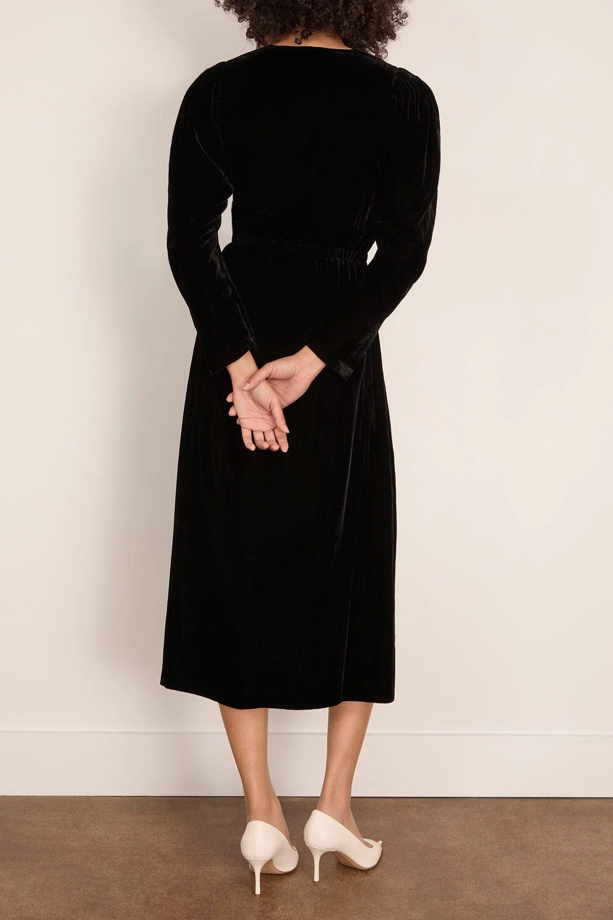 Seraphine Velvet Long Sleeve Midi Dress in Black - Image 4