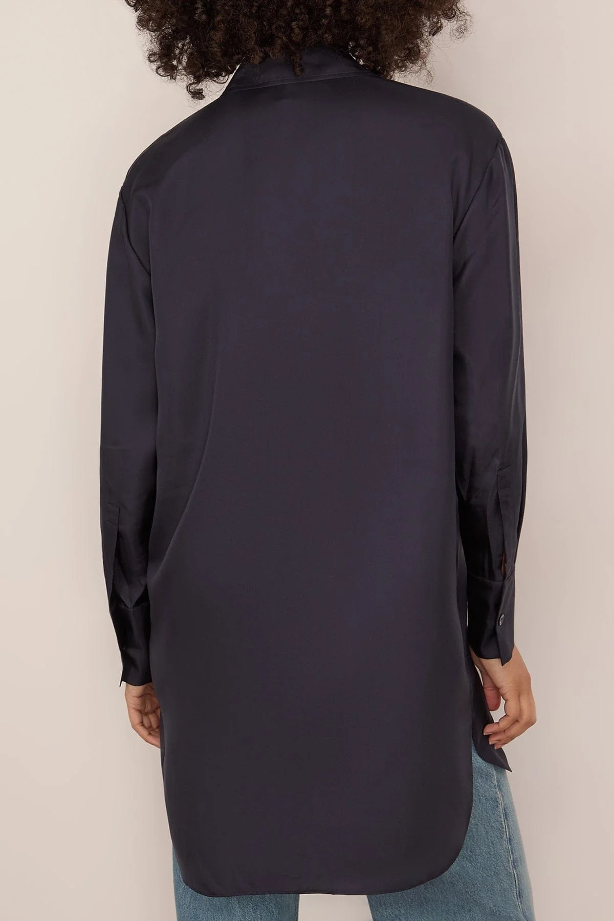 Signature Elongated Silk Shirt in Night - Image 4