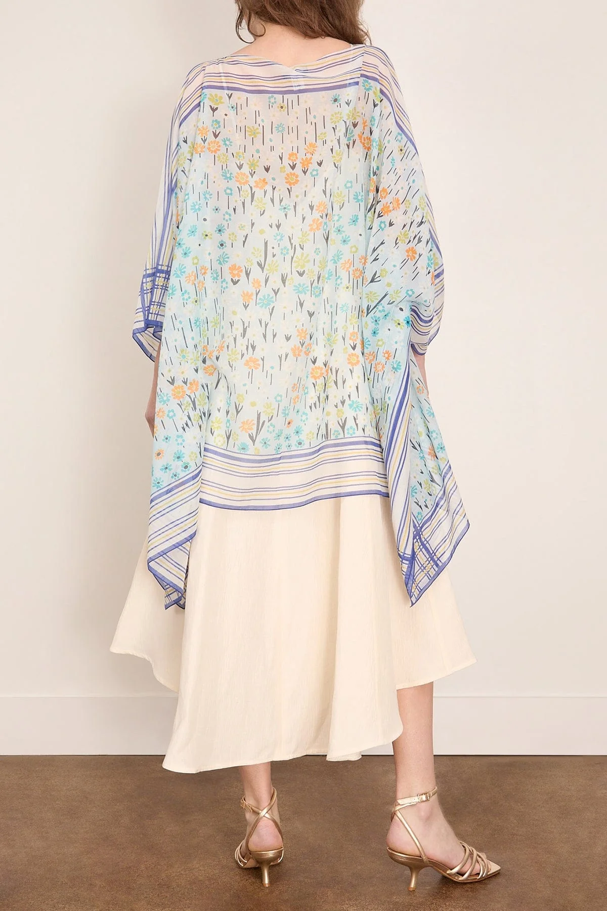 Small Flowers Kaftan in Light Blue/White - Image 4