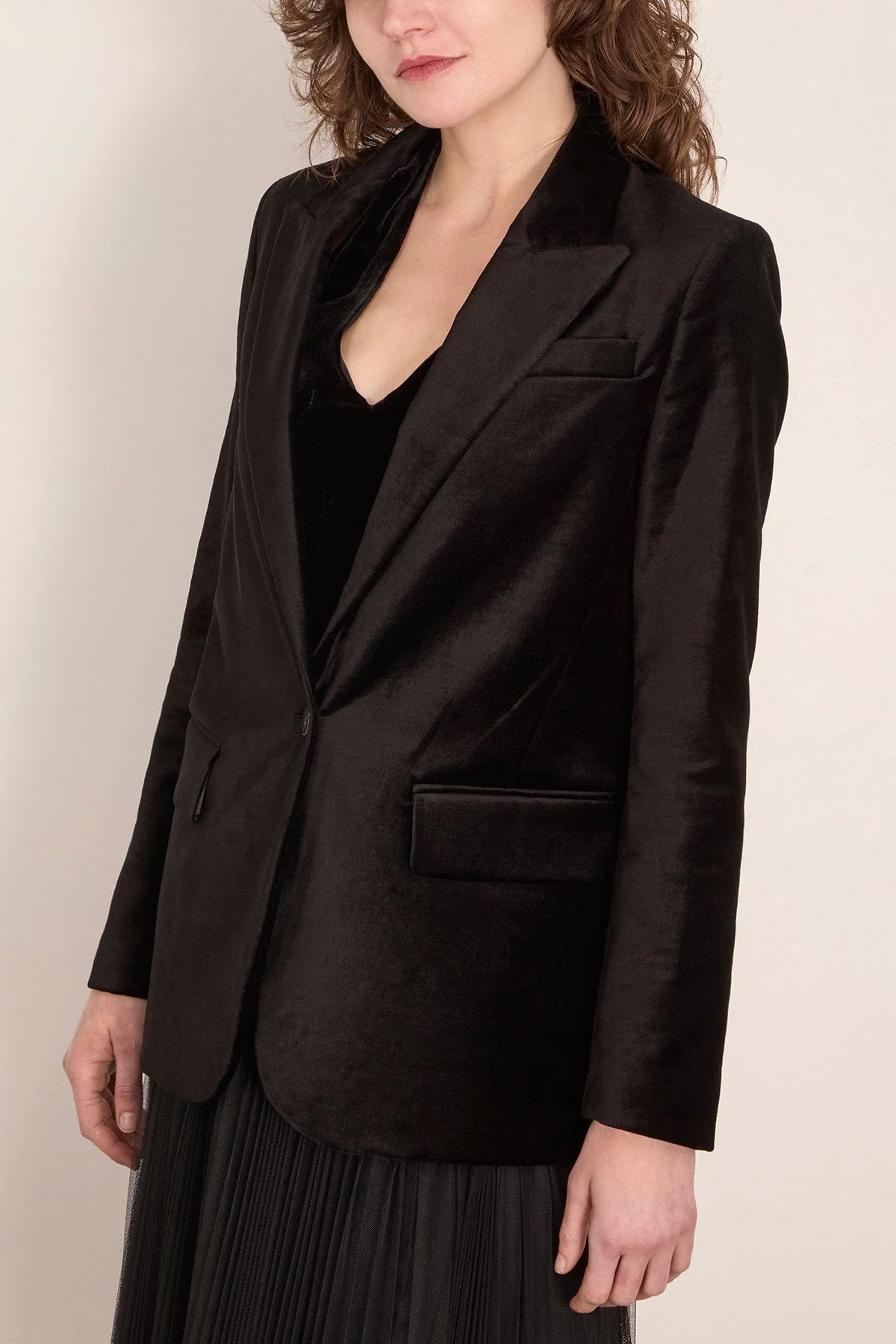 Stretch Velvet Masculine Jacket in Noir - Image 3