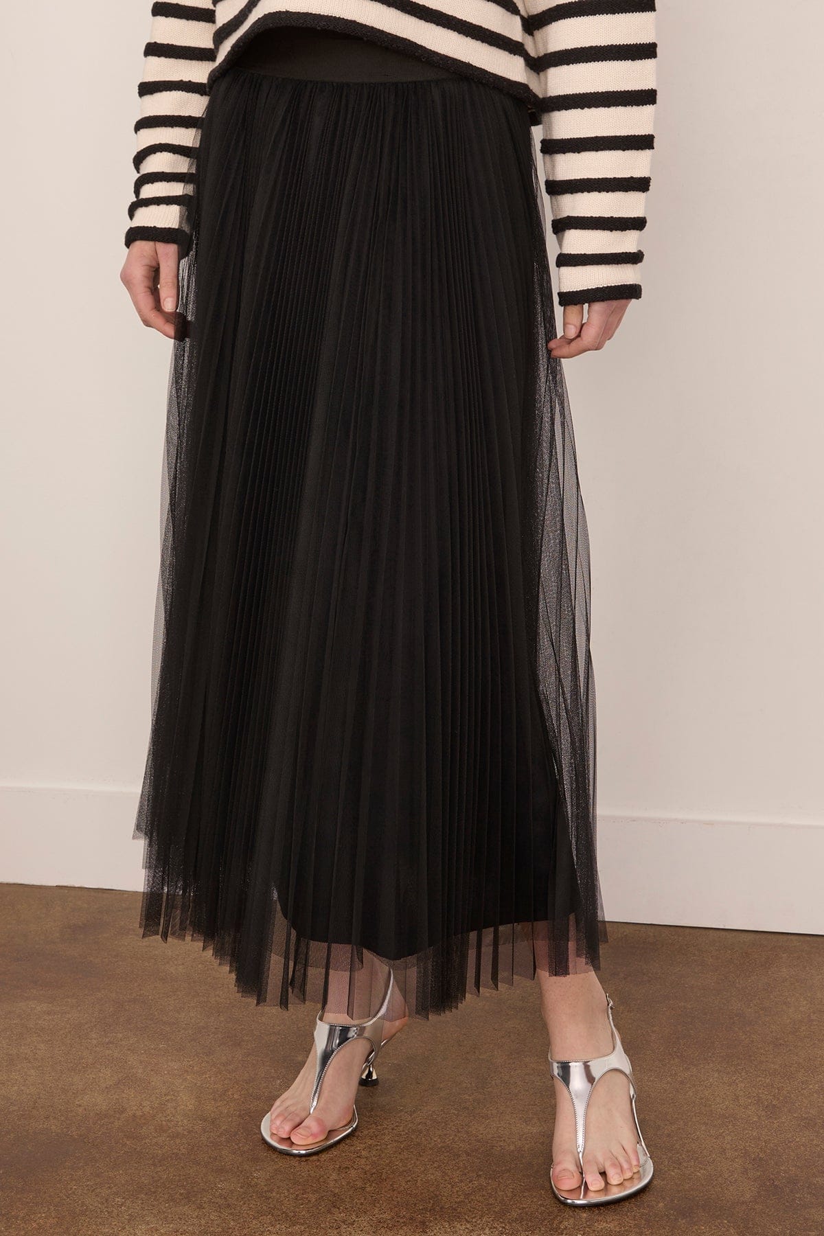 Tulle Soleil Plisse Skirt in Noir - Image 3